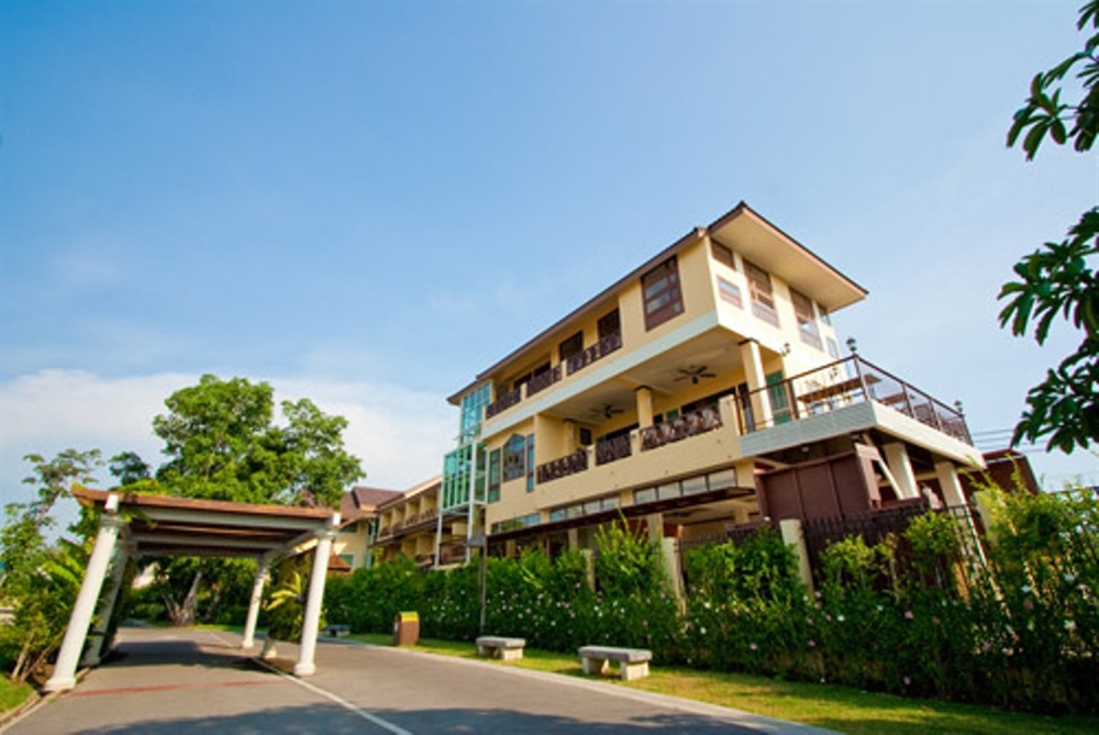 สุพรรณ เลค โฮมเทล